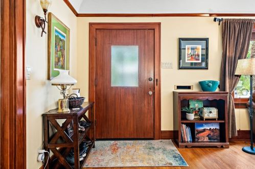 319 Grand Ave, Long Beach, CA 90814-2739