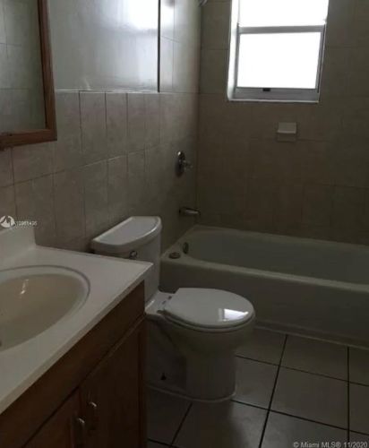 98 5th Ave, Dania Beach FL  33004-3211 exterior