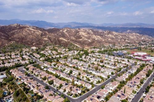 30416 Mallorca Pl, Santa Clarita CA  91384-4787 exterior