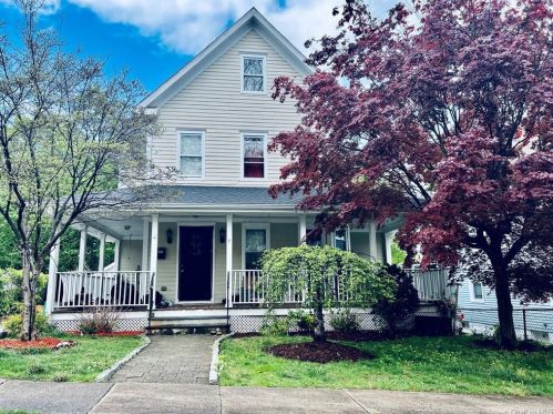 4 Wyanoke St, White Plains, NY 10606-2421