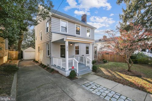 2810 Mckinley St, Washington, DC 20015-1216