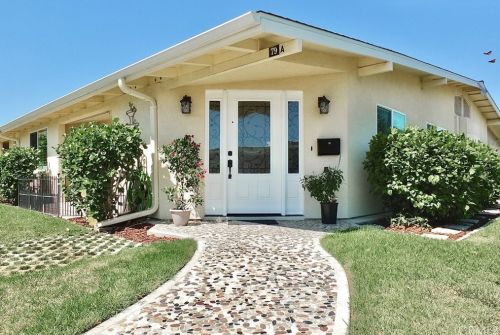 1360 Weeburn Rd, Seal Beach, CA 90740-8406