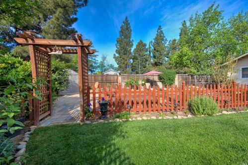 1000 Woodridge Dr, Vacaville CA  95687-6440 exterior