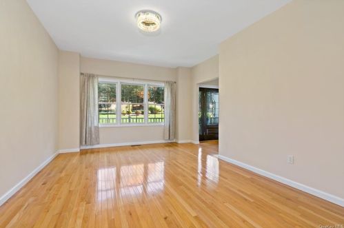 2301 Mohansic Ave, Yorktown Hgts NY  10598-3627 exterior