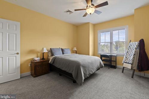 17621 Stonegait Ct, Round Hill VA  20141-2264 exterior