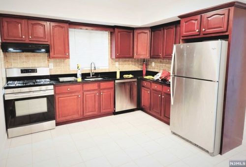 9 1st St, Palisades Park NJ  07650-1501 exterior