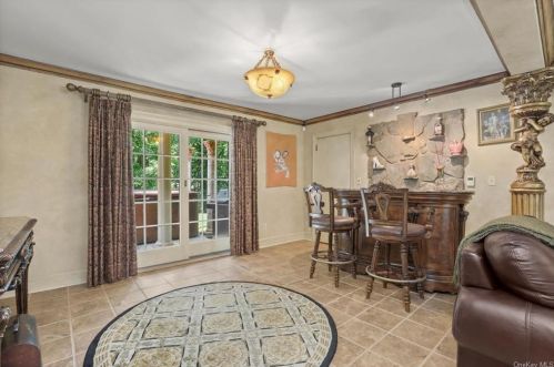 471 Bonnie Ct, Yorktown Hgts NY  10598-2001 exterior