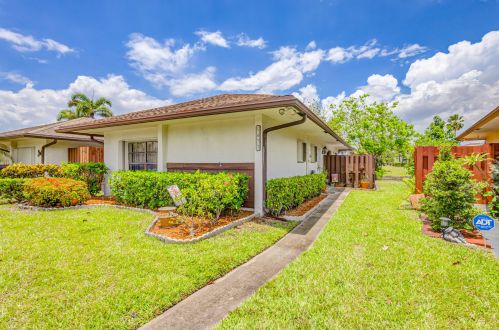 5433 Mendoza St, West Palm Beach, FL 33415-9148