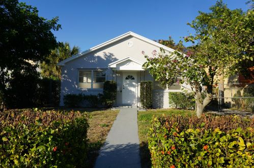 811 Foresteria Dr, West Palm Beach, FL 33403-3103