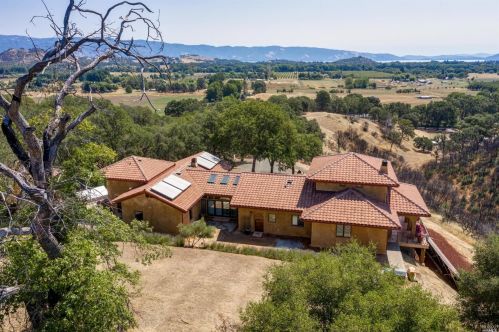 3075 Hendricks Rd, Lakeport CA  95453-8416 exterior