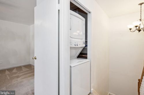 13488 Princedale Dr, Woodbridge VA  22193-3842 exterior