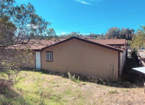 2885 Chollas Rd, San Diego CA 92105-4817 exterior