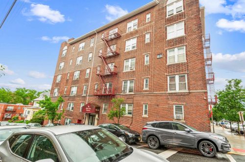 39 74th St, North Bergen, NJ 07047-5949