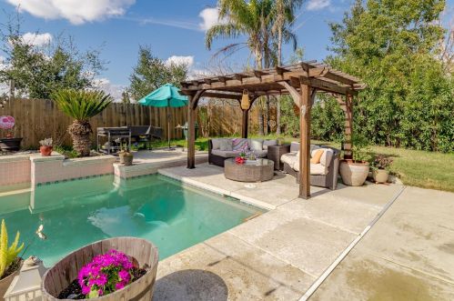 8856 Hiddenspring Way, Elk Grove CA  95758-6153 exterior