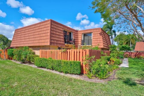 3315 Spanish Wells Dr, Delray Beach, FL 33445-5405