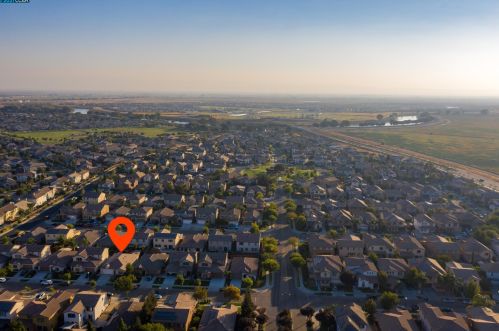 16785 Ore Claim Trl, Lathrop CA  95330-8842 exterior
