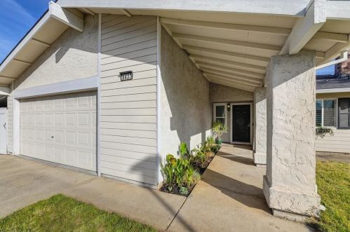 8437 Juglans Dr, Citrus Heights CA  95662-3048 exterior