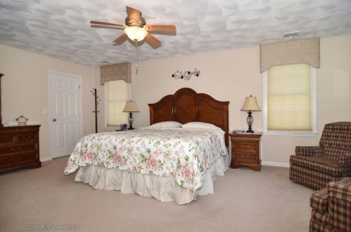 44 Boulevard Ave, Lincoln RI  02865-2108 exterior