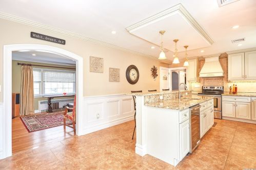 929 Richmond Rd, Hempstead, NY 11554-4544