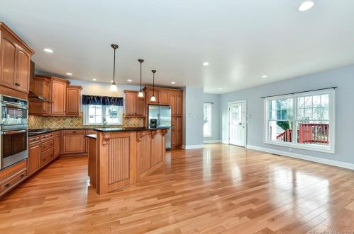 6 Nolan St, Norwalk CT  06850-2525 exterior