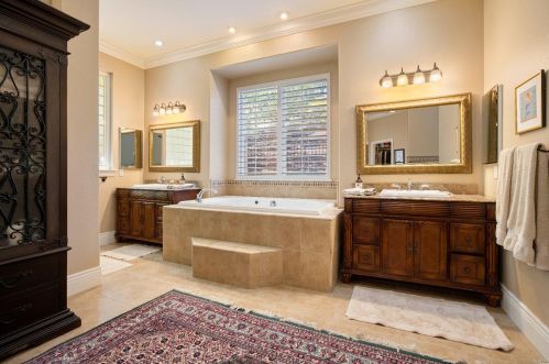 6070 Vine St, Vacaville CA  95688-8724 exterior