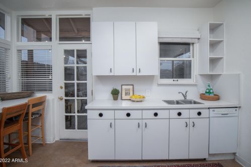 2233 9th St, Phoenix AZ 85006-1050 exterior