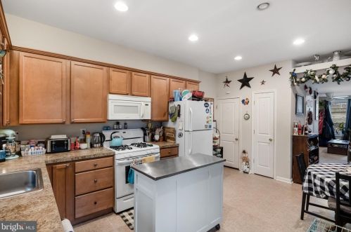 1 Atlantic Ave, Camden NJ  08106-1469 exterior