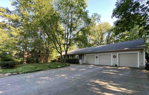 6 Woodridge Ln, North Hampton, NH 03862-2144