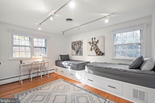 1421 Sugartown Rd, Berwyn PA  19312-1820 exterior