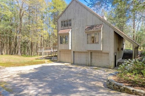 55 Murray Dr, South Glastonbury, CT 06073-2437
