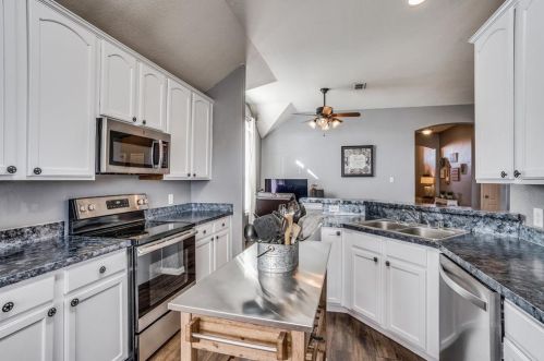 109 Toma Hawk Dr, Greenville TX 75402-2802 exterior