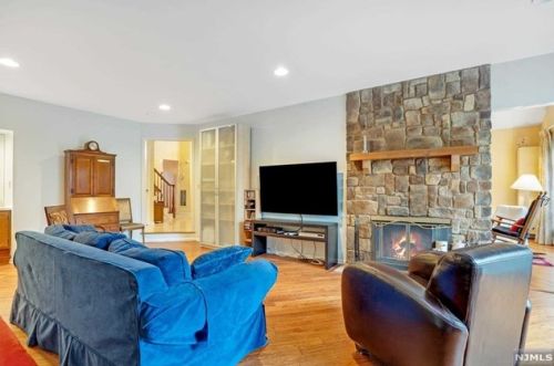 97 Suleski Ct, Mahwah NJ  07430-2961 exterior