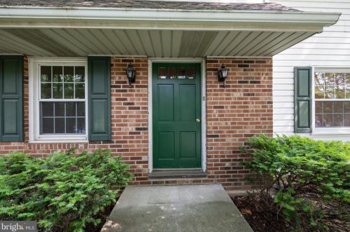 230 Uwchlan Ave, Downingtown, PA 19335-3252