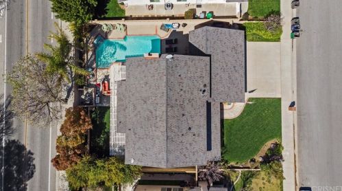 25689 Velan Dr, Santa Clarita, CA 91355-2430