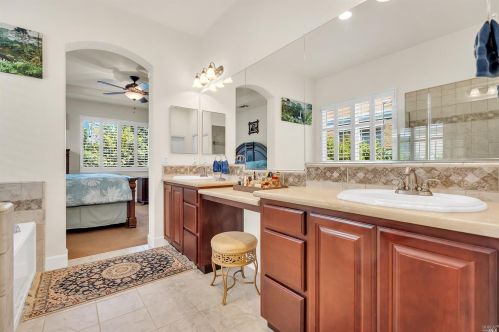 662 Canterbury Cir, Vacaville CA  95687-8225 exterior