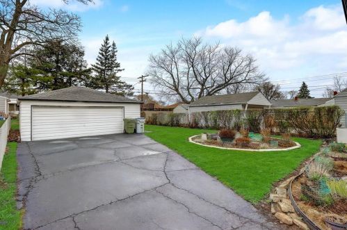 4003 52, Milwaukee WI 53220-2608 exterior