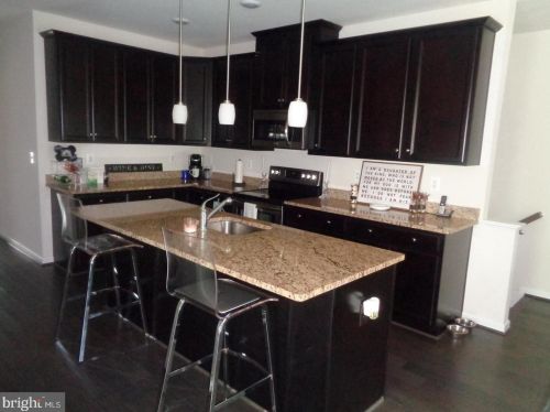 13925 Hollow Wind Way, Woodbridge, VA 22191-6057