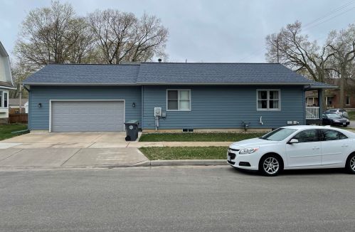 1632 Market St, La Crosse, WI 54601-4911