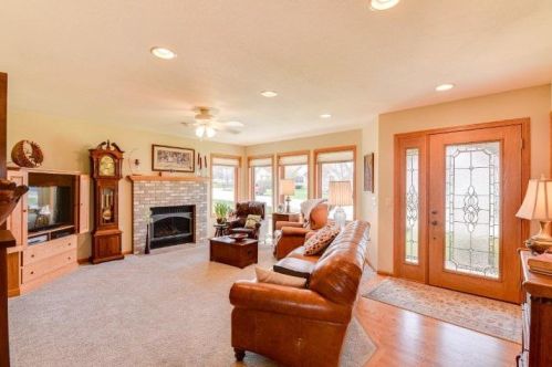 615 Uplands Dr, Dodgeville, WI 53533-1678
