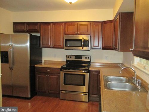 423 Laurel Ave, Fredericksburg VA  22408-1571 exterior