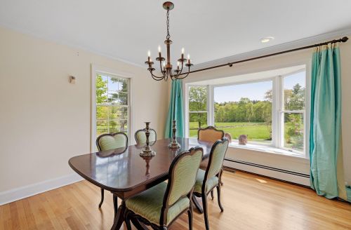 44 Shore Rd, Derry NH  03038-5114 exterior