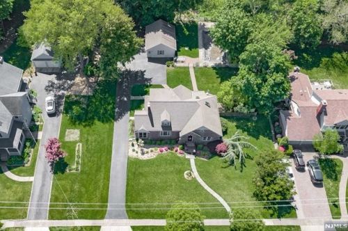 360 Harristown Rd, Ridgewood, NJ 07452-2812