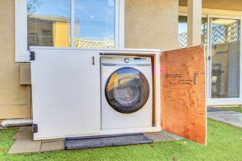 4200 Comet Cir, Union City CA 94587-4026 exterior