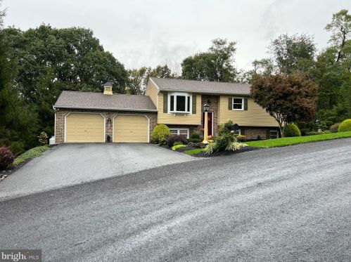 25 Locust Cir, Etters, PA 17319-9711