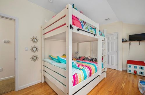 434 Quidnessett Rd, North Kingstown RI  02852-1500 exterior