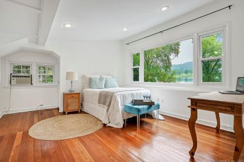 93 Boulevard Dr, Danbury CT  06810-7254 exterior