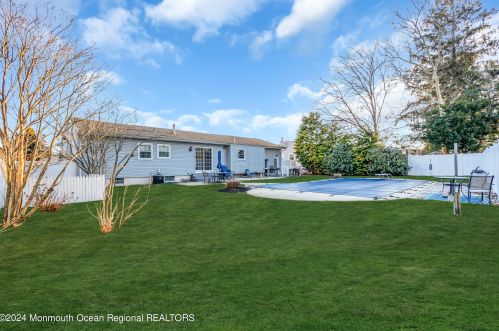 81 Oakland Dr, Bricktown NJ  08724-4560 exterior