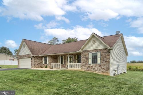198 Pine St, Mount Holly Springs, PA 17065-1345
