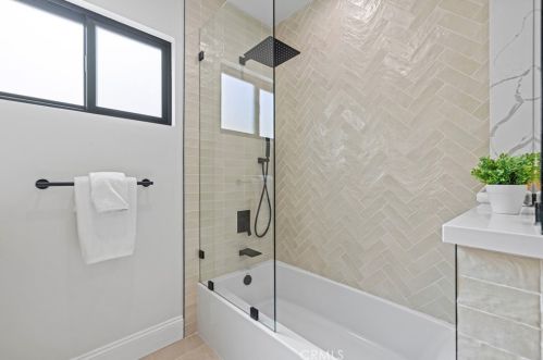 12440 Addison St, North Hollywood CA  91607-3546 exterior