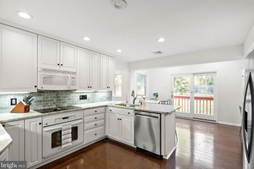 1421 Sugartown Rd, Berwyn PA  19312-1820 exterior